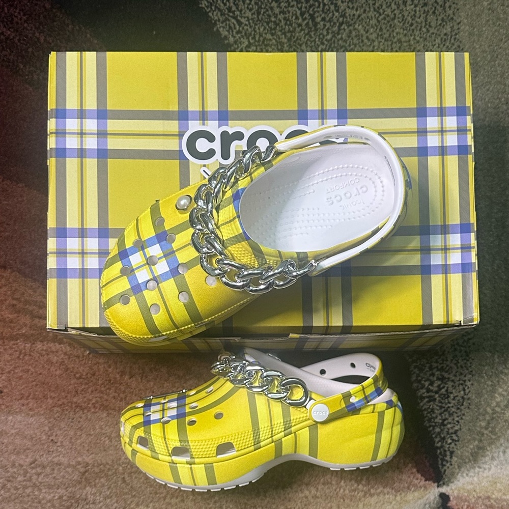Clueless Crocs - Picture 6 of 10